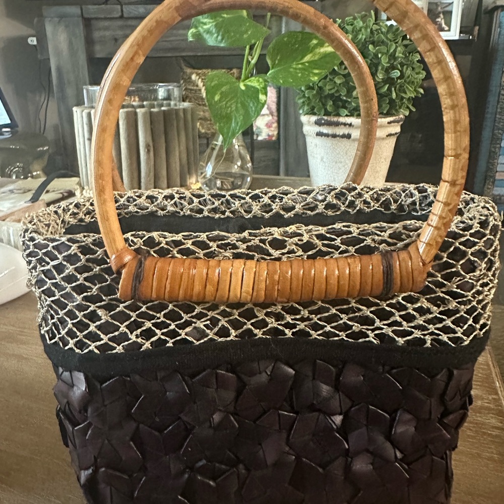 Hand woven straw bag